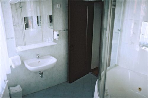 Hotel Lucija Most na Soči Екстериор снимка